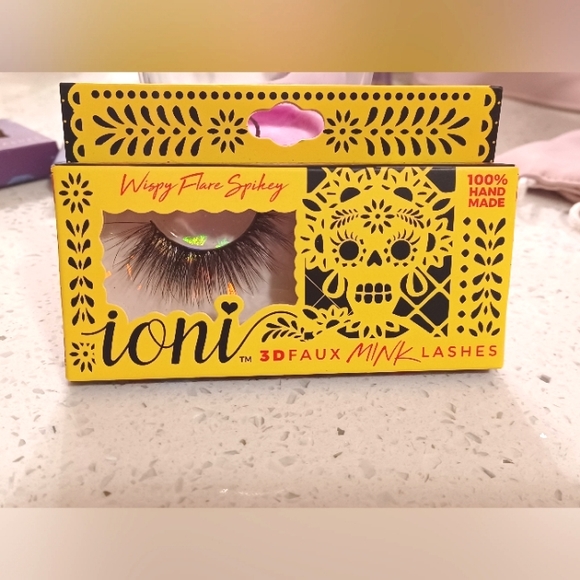 Ioni wispy flare spikey eyelashes (1 pair) - Picture 3 of 3